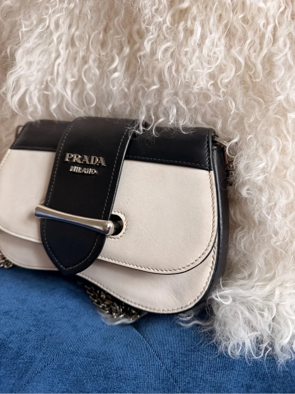 prada Signature Sidonie crossbody bag - Picture 3 of 9
